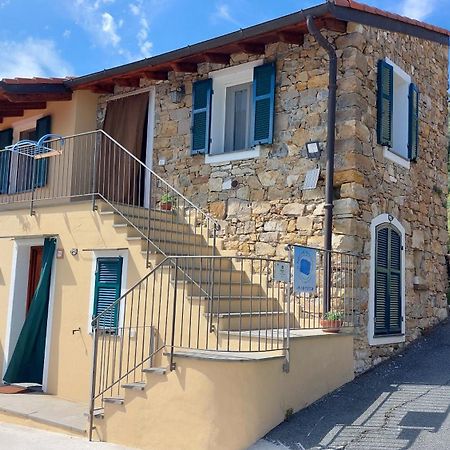Il Nido Del Viaggiatore Vallebona Esterno foto