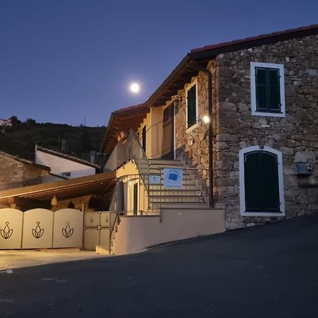 Il Nido Del Viaggiatore Vallebona Esterno foto