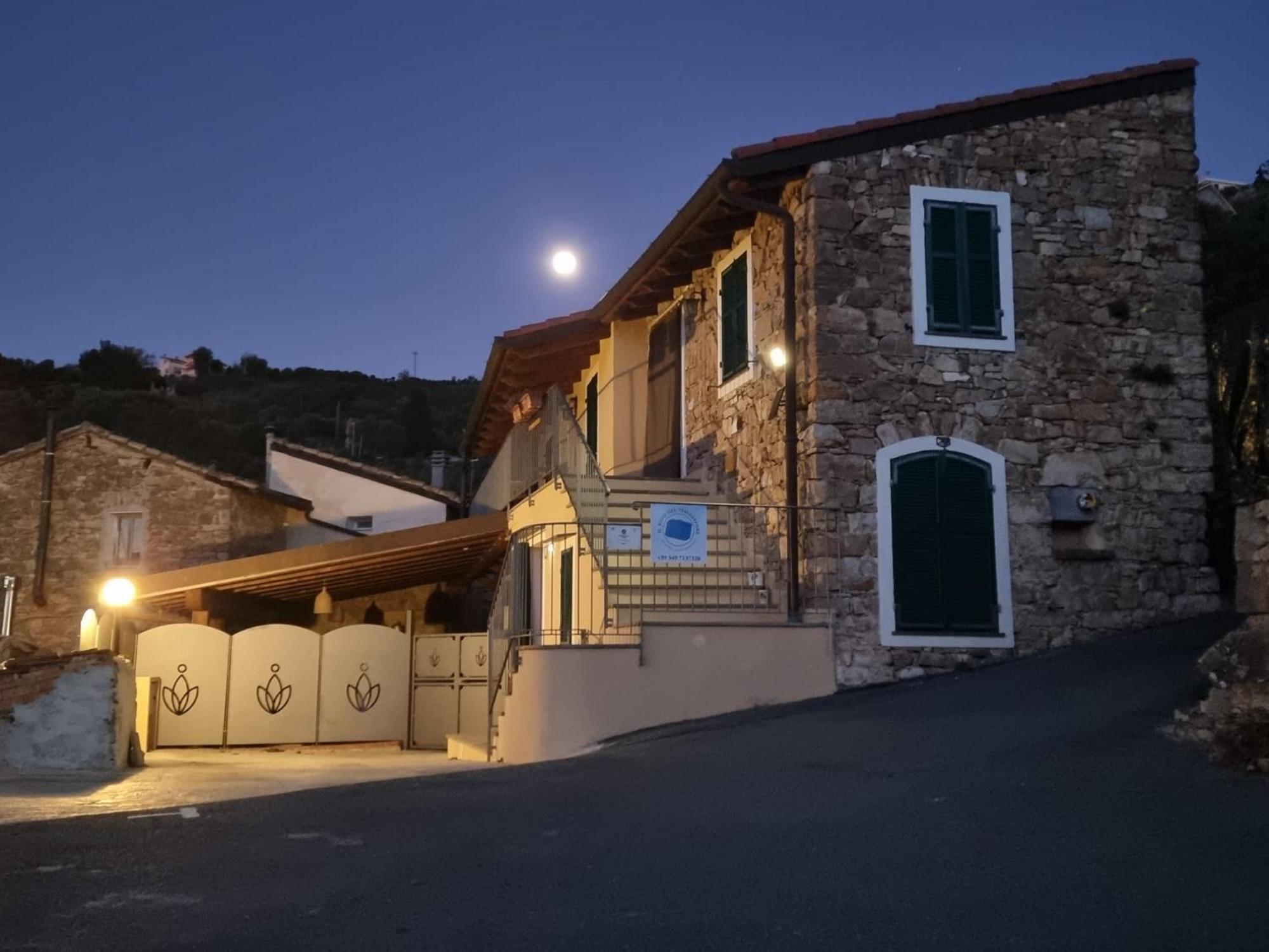 Il Nido Del Viaggiatore Vallebona Esterno foto